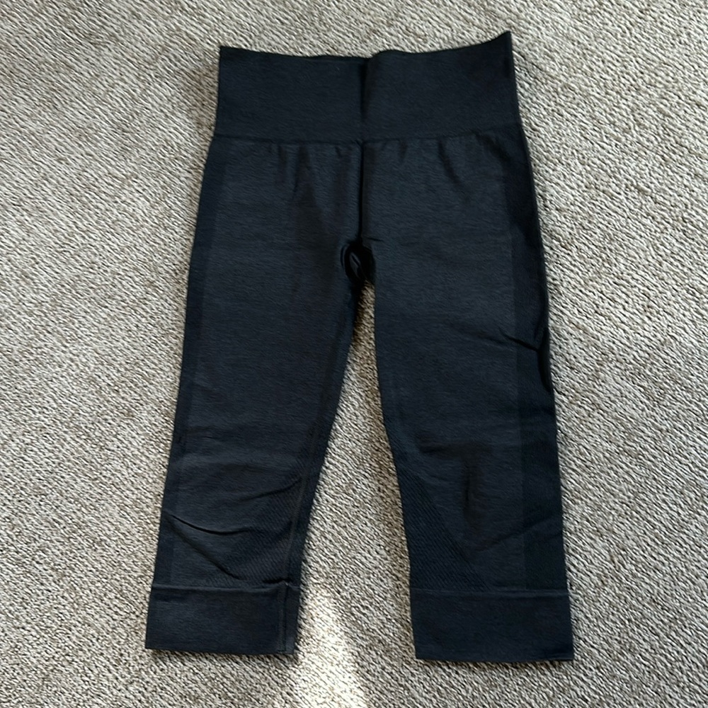 Lululemon seamless crops